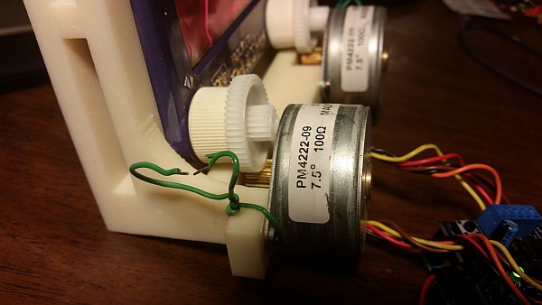 A close-up of the gear mechanism and stepper mounting. (Click for larger.)